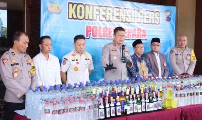 
					Polres Jepara Sita Ribuan Botol Miras dalam KRYD, Cegah Gangguan Kamtibmas Jelang Ramadan