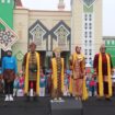 Wali Kota Tegal beserta Sekretaris Daerah, gunakan pakaian adat nusantara dalam acara senam bersama Tegal Mendunia, Minggu (15/02). (Foto : Istimewa) 