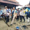 Kunjungan Ketua MPR RI, Akhmad Muzami, di lokasi bencana Desa Padasari, Senin (16/02). (Foto: Istimewa)