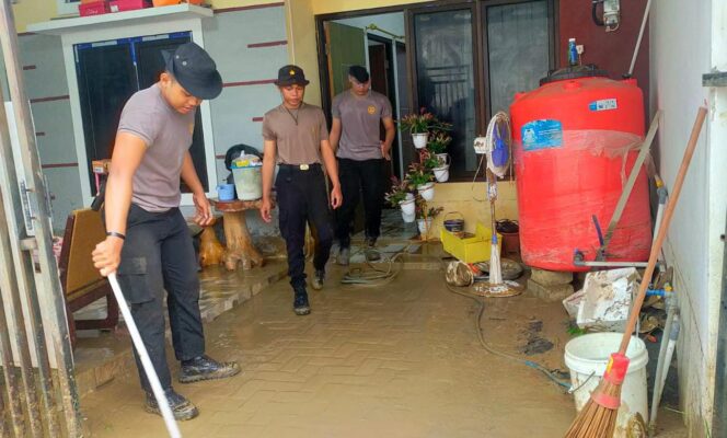 
					Polrestabes Semarang Kerahkan Satgas Bencana Bhayangkara Tangani Banjir Tembalang