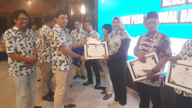 
					Wartawan Senior Terima Penghargaan di Resepsi HPN 2026 PWI Jateng di Tegal