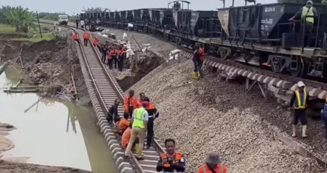 
					Jalur rel antara Stasiun Gubug ke Stasiun Karangjati di Kabupaten Grobogan kembali ditutup pada Jumat (24/1/2025) | dok istimewa.