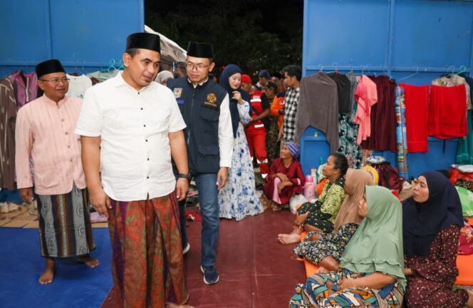 
					Wakil Gubenur Jateng, Tak Yasin Tinjau Terdampak Bencana Tanah Bergerak di Padasari, Selasa (17/02). (Foto: Humas Pemkab Tegal)