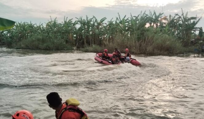 
					Dua Remaja Hanyut di Sungai Tegowanu, Tim SAR Sisir Lokasi Secara Intensif