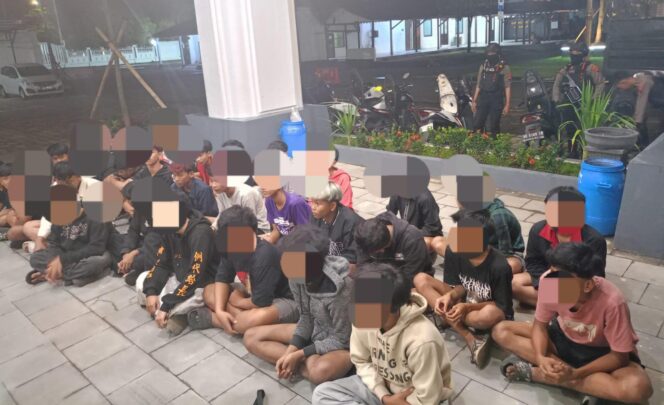 
					Tim Sparta Polresta Surakarta Gagalkan Perang Sarung, 32 Remaja Langsung Dibina