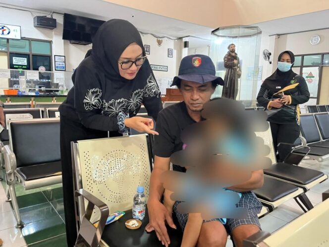 
					Viral Penganiayaan Anak Kandung, Tim Resmob Polres Sragen Bekuk Pelaku Saat Kabur ke Boyolali