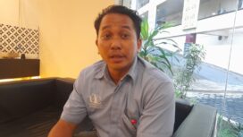 Koordinator aksi DPC PSI Kota Semarang, Hanif saat menerima Kabarjateng.id di lobby Hotel UTC Semarang, Minggu (22/2) siang | foto: Wahyu Hamijaya