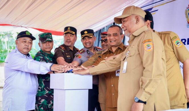 
					Gubernur Luthfi Resmikan Embung Geblog Temanggung, Dorong Swasembada Pangan dan Wisata Desa
