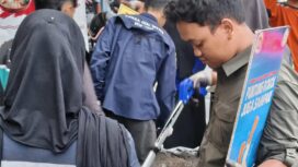 Suasana kegiatan NGASIH di depan kampus 1& 2. (Dok. Media hw ums)