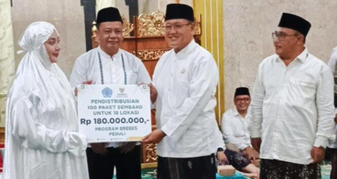 
					Hadirkan Kepedulian di Tengah Musibah, Bupati Brebes Salurkan Bantuan Rp180 Juta pada Safari Ramadhan Perdana