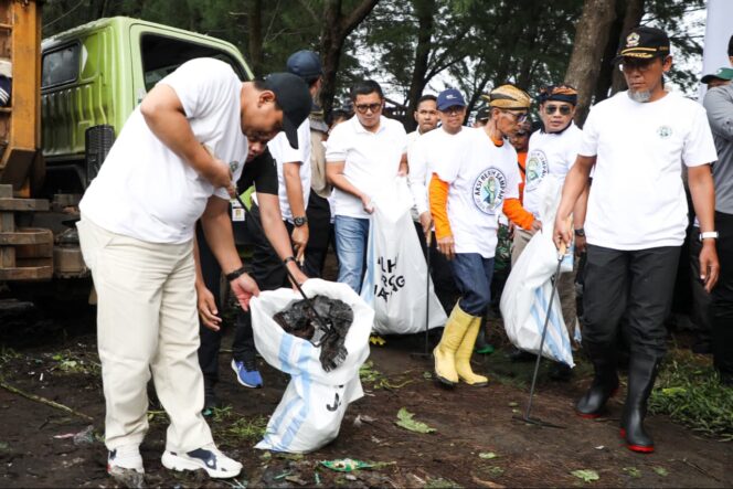 
					35 Kepala Daerah Kompak Gerakkan Jateng ASRI dari Pantai Jodo Batang