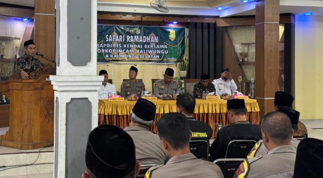 
					Safari Ramadan di Kaliwungu, Kapolres Kendal Perkuat Sinergi Jaga Kamtibmas