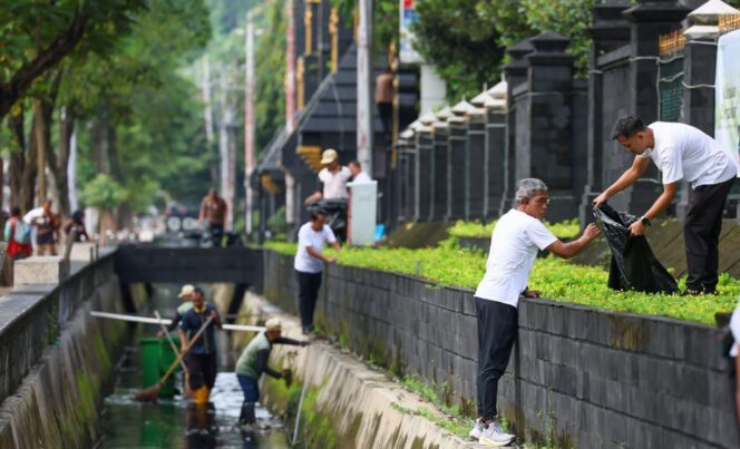 
					Sekda Sumarno Ajak ASN Jateng Jadi Duta Peduli Pengelolaan Sampah