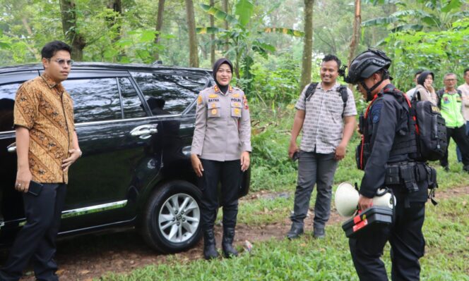 
					Cipta Kondisi Ramadan, Polres Semarang Gandeng Gegana Brimob Polda Musnahkan 2,1 Kg Obat Mercon