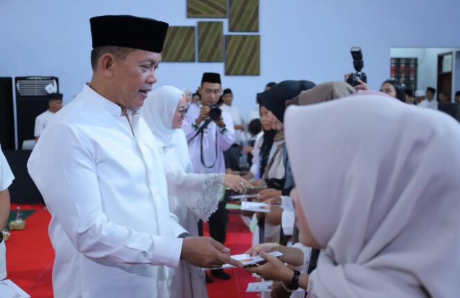 
					Safari Ramadan di Korem 074/Warastratama, Pangdam Silaturahmi dan Berbagi dengan Anak Yatim