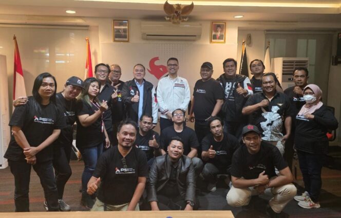 
					13 DPC dan sejumlah pengurus DPD PSI Kota Semarang bersama Wakil Ketua Umum DPP PSI Bro Ron dan Kokok sekaligus utusan khusus ketua umum PSI, Kaesang Pangarep | dok istimewa.