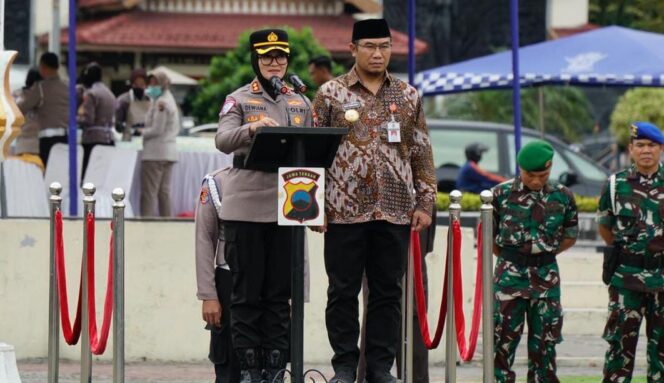 
					Kapolres Sragen Pimpin Apel Siaga, Satukan TNI-Polri dan 17 Perguruan Silat Jaga Ramadan Kondusif
