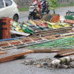 Jalan Ki Narto Sabdo dilubangi guna pemasangan tiang tenda tenant pasar rakyat Dugderan Semarang