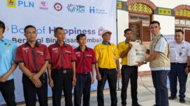 Sebanyak 78 porter di Stasiun Semarang Tawang dan Poncol menerima bingkisan sembako melalui program Bag of Happiness yang digelar PLN UP3 Semarang bersama Human Initiative.