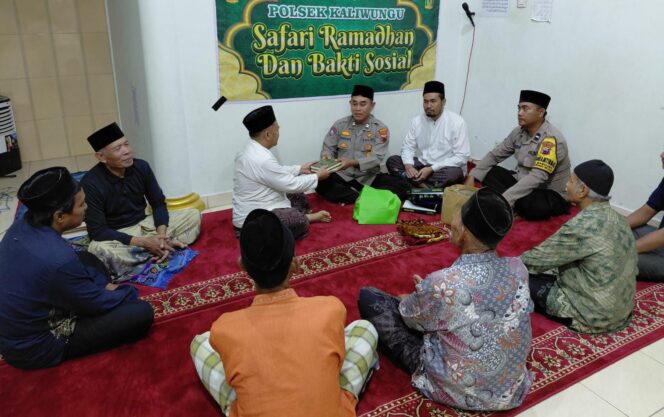 
					Safari Ramadan di Magelung, Polsek Kaliwungu Serahkan Al-Qur’an dan Perlengkapan Ibadah ke Mushola
