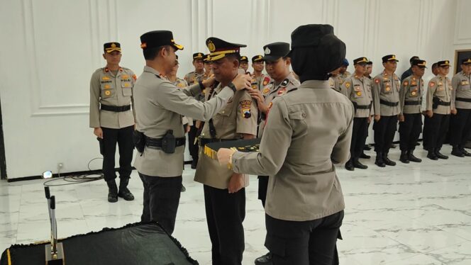 
					Kapolres Tegal Serahkan Jabatan Kapolsek Bojong, Kompol Khaerun Siap Purna Tugas