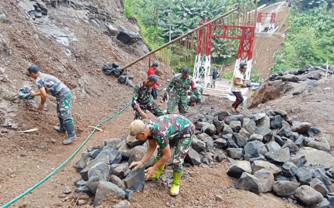 
					Prajurit Kodim 0704/Banjarnegara Satukan Dua Dusun Lewat Jembatan Sungai Brakah