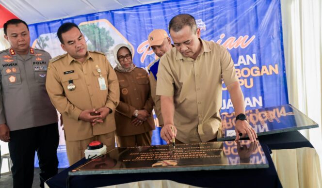 
					Resmikan Dua Jalan Strategis di Blora, Gubernur Luthfi Perkuat Konektivitas dan Akses Kawasan Energi Nasional