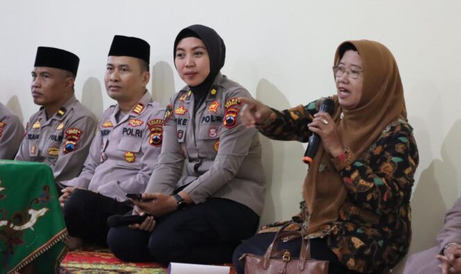 
					Polres Kendal Tebar Kepedulian Ramadhan, Santuni Anak Panti di Patebon