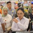 Agustina Wilujeng dan Wakil Wali Kota Iswar Aminuddin, bersama-sama jajaran terkait saat sidak ke pasar modern Kota Semarang, Rabu (4/3) | Humas Pemkot.