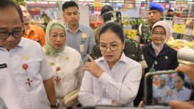 Agustina Wilujeng dan Wakil Wali Kota Iswar Aminuddin, bersama-sama jajaran terkait saat sidak ke pasar modern Kota Semarang, Rabu (4/3) | Humas Pemkot.