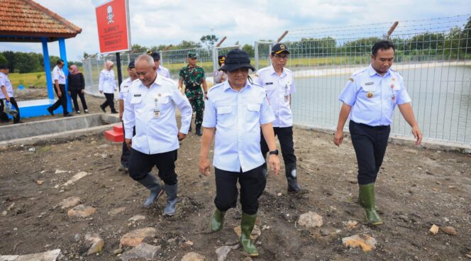 
					Gubernur Luthfi Resmikan Embung Plosorejo, Perkuat Irigasi 50 Hektare dan Ketahanan Pangan Sragen