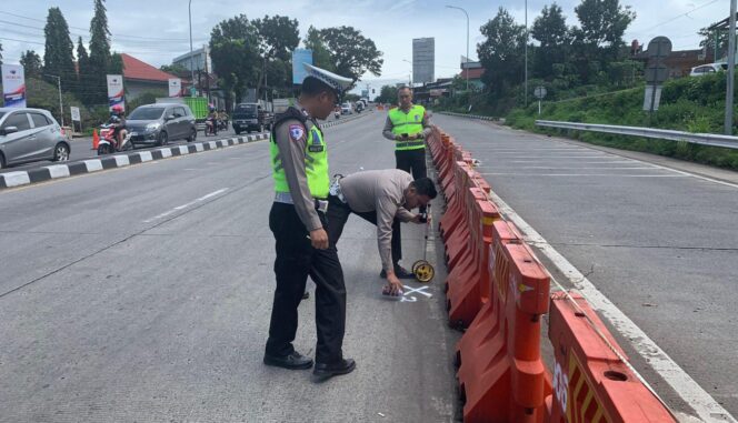 
					Polisi Selidiki Kecelakaan Beruntun di Bawen, Tim TAA Polda Jateng Olah TKP