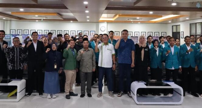 
					Seluruh peserta dan pimpinan Unwahas dalam bedah buku atlet berprestasi | Unwahas.