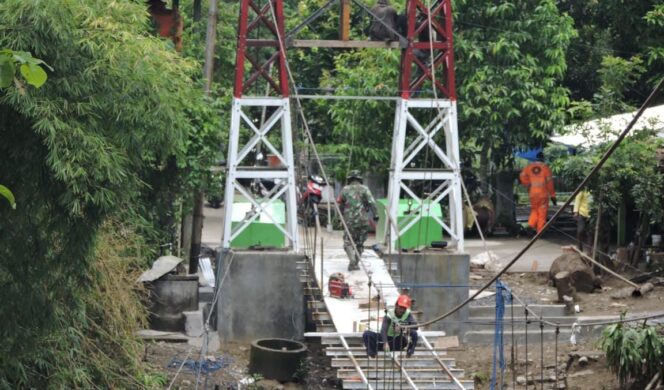 
					Jembatan Gantung Garuda Hampir Rampung, Akses Baru Warga Ngombak–Kentengsari Segera Terwujud