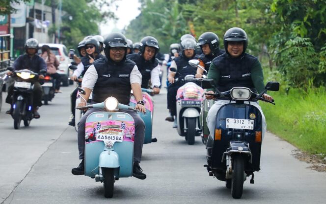 
					Wagub Jateng Taj Yasin Touring Vespa Sambil Cek Kesiapan BBM Jelang Lebaran