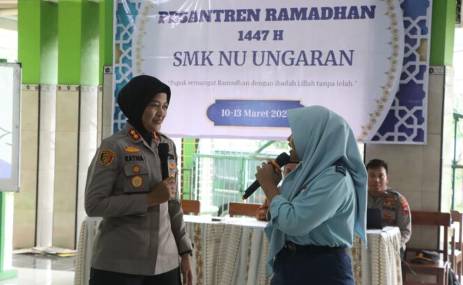 
					Kapolres Ajak Pelajar SMK NU Ungaran Isi Ramadan dengan Kegiatan Positif