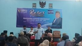Sugi Hartono saat menyampaikan sejumlah program kepada warga dalam agenda reses di Stikom Semarang, Jumat 13 Maret 2026. (Foto: Mualim)