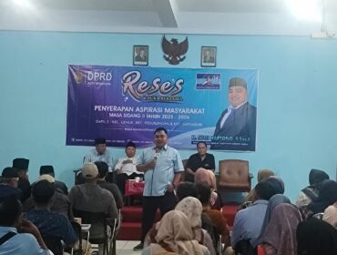 Sugi Hartono saat menyampaikan sejumlah program kepada warga dalam agenda reses di Stikom Semarang, Jumat 13 Maret 2026. (Foto: Mualim)