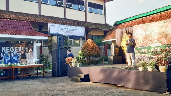 
					Festival Tukar Takir SMAN 1 Paguyangan, Tradisi Ramadan yang Menguatkan Budaya dan Kebersamaan