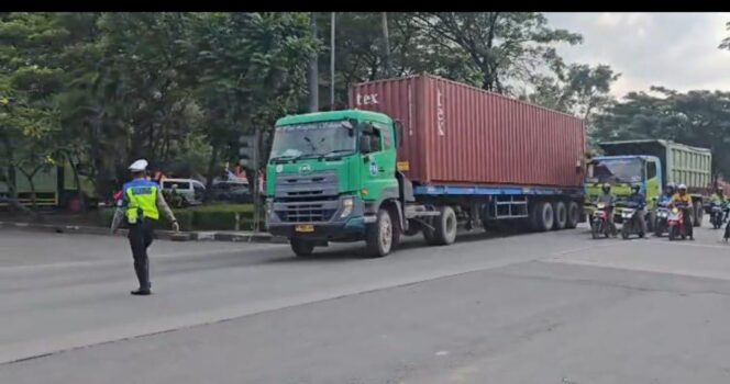 
					Operasi Ketupat Candi 2026, Polda Jateng Batasi Kendaraan Sumbu Tiga di Sejumlah Titik Kota Semarang