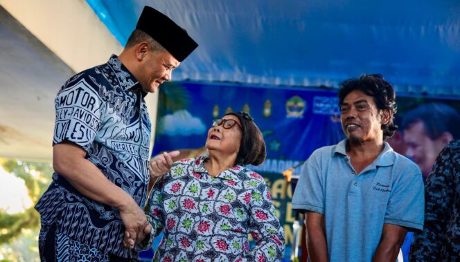 
					Pekerja Informal Terima Bantuan Beras Jelang Lebaran dari Pemprov Jateng