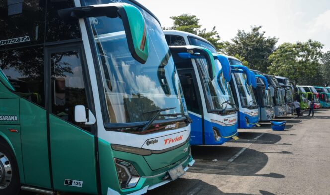 
					325 Bus Siap Angkut 16 Ribu Pemudik, Armada Mudik Gratis Jateng Mulai Berdatangan di TMII