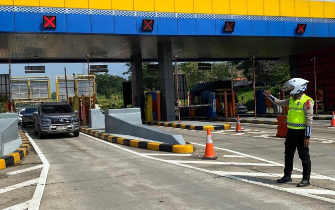 
					Puncak Arus Kendaraan OKC Hari ke-4, GT Kalikangkung Padat Siang Hari