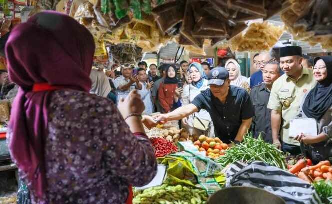 
					Jelang Lebaran, Gubernur Luthfi Cek Pasar Bunder Sragen: Harga Terkendali, Stok Aman