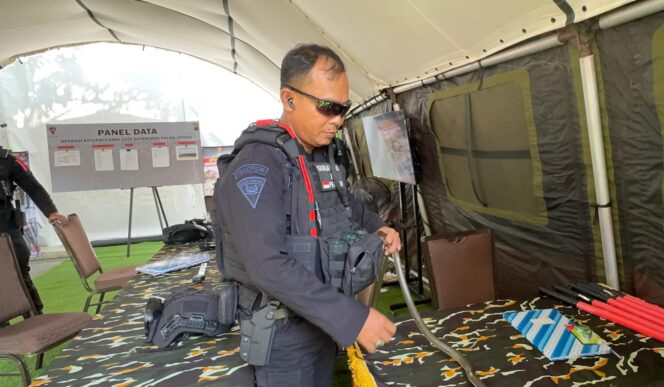 
					Brimob Sigap Evakuasi Ular di Posko Tol Kalikangkung, Situasi Tetap Aman