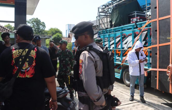 
					Polisi Tertibkan Sound Horeg Jelang Takbiran, Dua Truk Diamankan di Demak