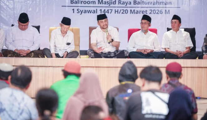 
					Malam Takbiran, Ahmad Luthfi Salurkan 4 Ton Zakat untuk 2.000 Mustahik