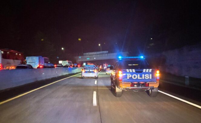 
					Polres Semarang Terapkan One Way Lokal, Arus Balik Tol Solo–Semarang Kembali Lancar