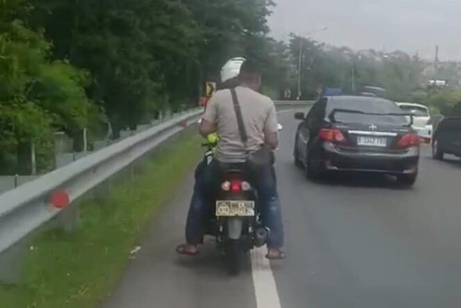 
					Pemudik Kehilangan HP di Rest Area KM 424B, Polisi Sigap Membantu hingga Kembali Aman