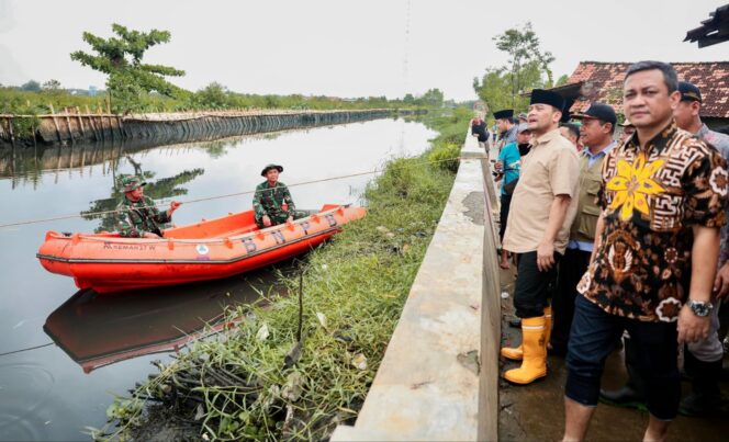 
					Cek Tanggul Jebol di Pekalongan, Luthfi Siapkan Anggaran Normalisasi Sungai Bremi Hingga Rp700 Miliar